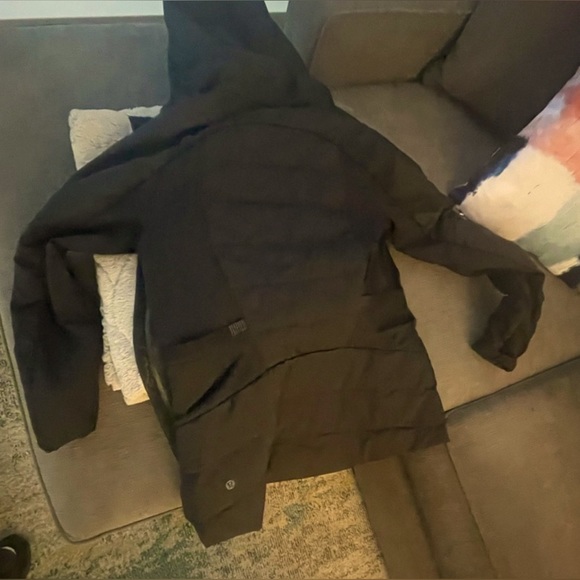 Lululemon Down for it All Jacket 🖤 - Picture 7 of 9